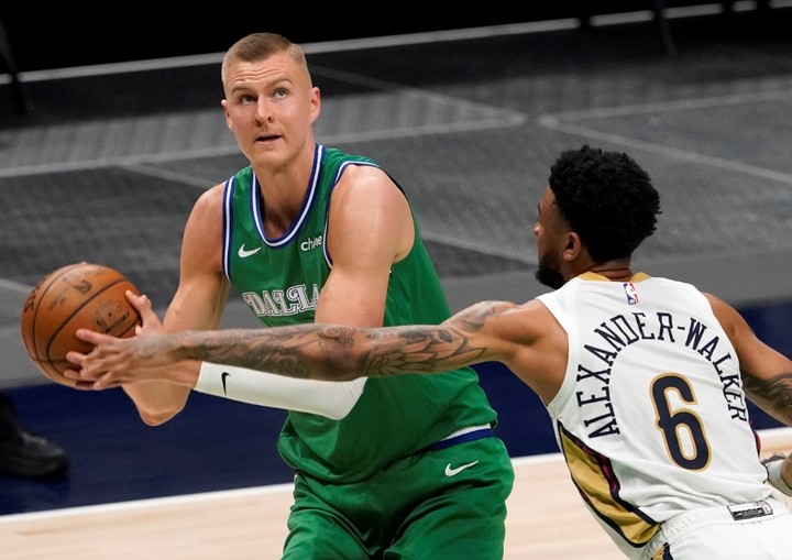Spravodlivosť na štýl NBA. Jamesovi prehrešok prešiel, inému nie